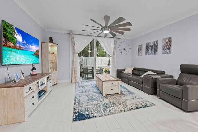 866 E Jeffery Street, Boca Raton, FL 33487