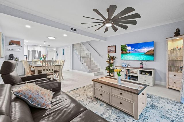 866 E Jeffery Street, Boca Raton, FL 33487