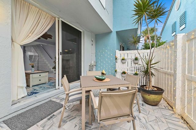 866 E Jeffery Street, Boca Raton, FL 33487