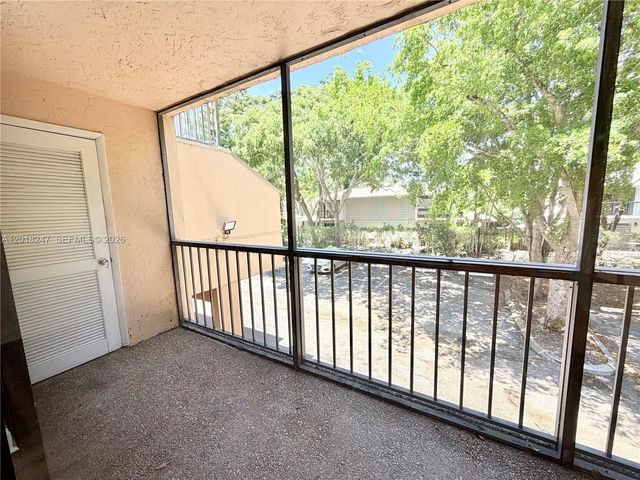 450 Commodore Dr 214, Plantation, FL 33325