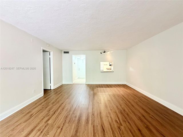 450 Commodore Dr 214, Plantation, FL 33325