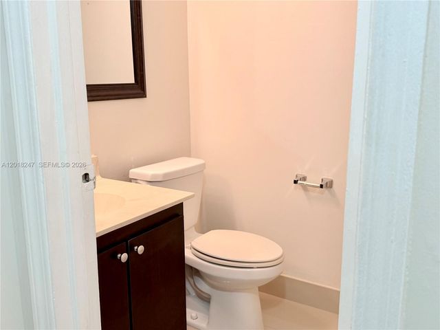 450 Commodore Dr 214, Plantation, FL 33325