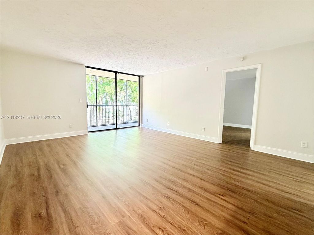 450 Commodore Dr 214, Plantation, FL 33325