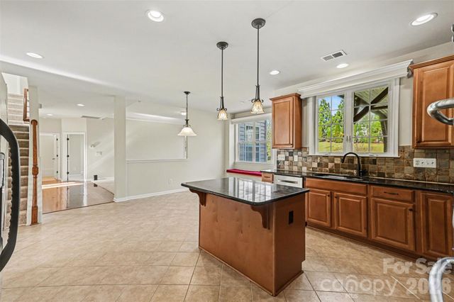 7512 Chasewater Drive, Harrisburg, NC 28075