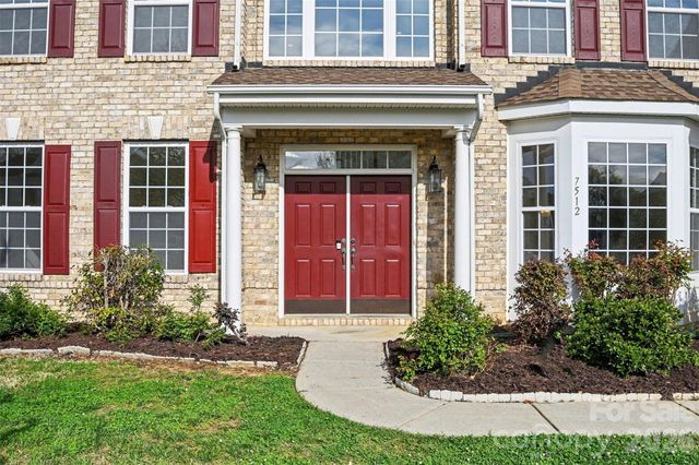 7512 Chasewater Drive, Harrisburg, NC 28075