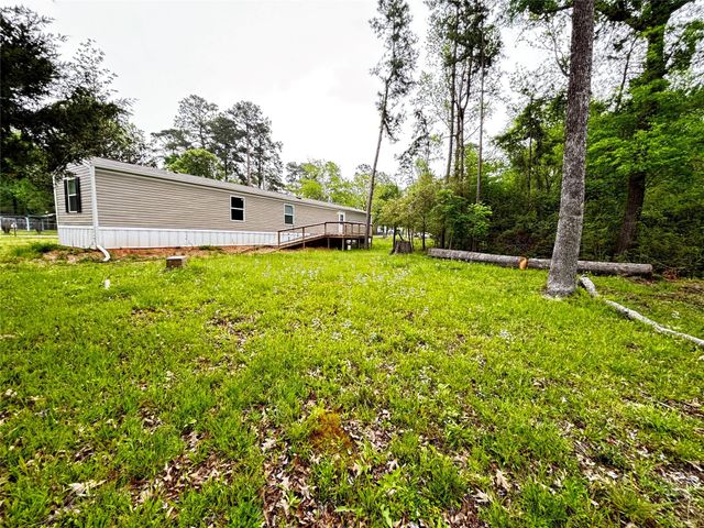 300 Cherokee Lane, Onalaska, TX 77360
