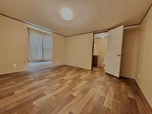 300 Cherokee Lane, Onalaska, TX 77360