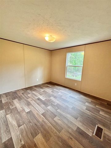 300 Cherokee Lane, Onalaska, TX 77360