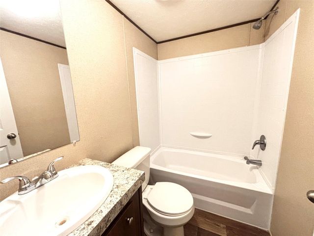 300 Cherokee Lane, Onalaska, TX 77360