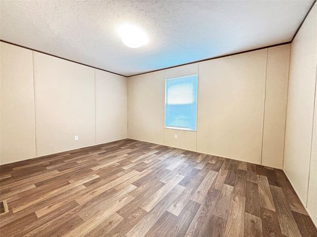 300 Cherokee Lane, Onalaska, TX 77360