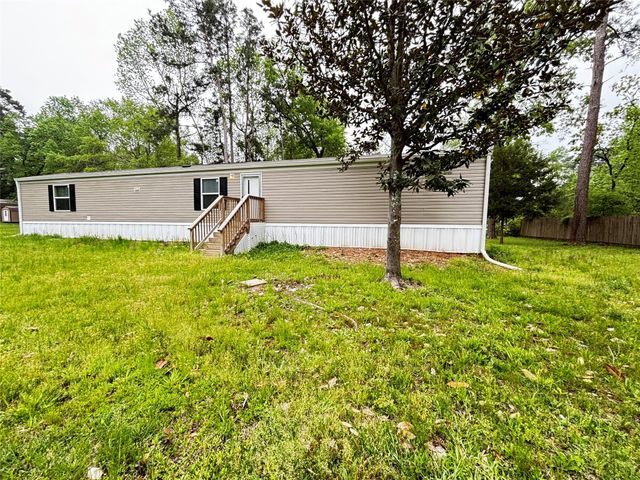 300 Cherokee Lane, Onalaska, TX 77360