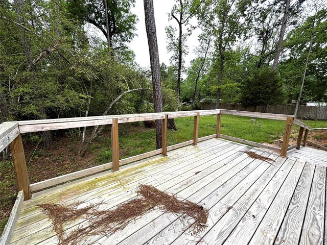 300 Cherokee Lane, Onalaska, TX 77360