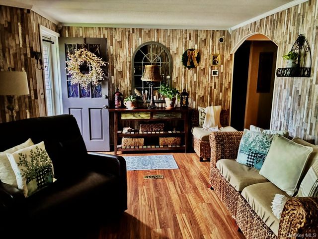 1661 Old Country Road 383, Riverhead, NY 11901