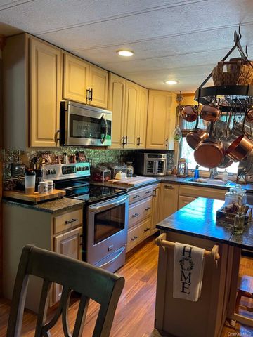 1661 Old Country Road 383, Riverhead, NY 11901