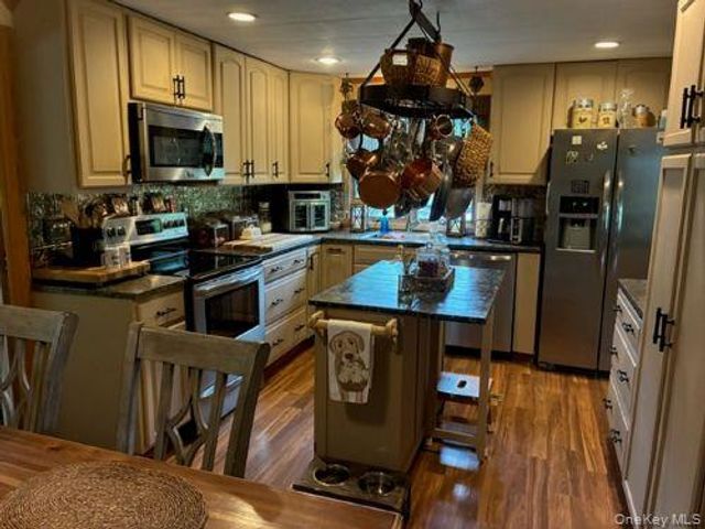 1661 Old Country Road 383, Riverhead, NY 11901