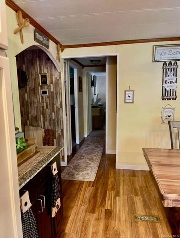 1661 Old Country Road 383, Riverhead, NY 11901