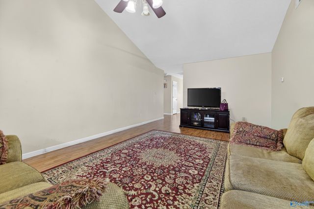 326 Autumnwood Drive, Rainbow City, AL 35906