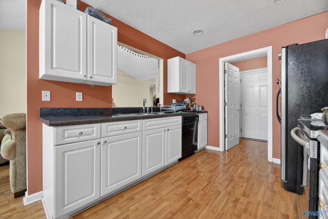 326 Autumnwood Drive, Rainbow City, AL 35906