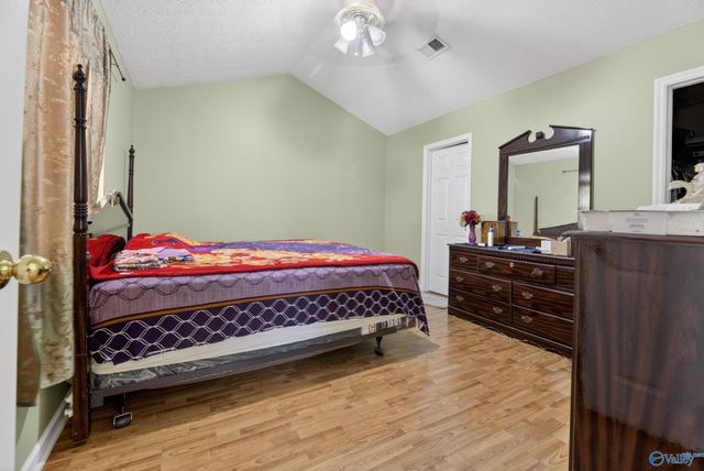 326 Autumnwood Drive, Rainbow City, AL 35906