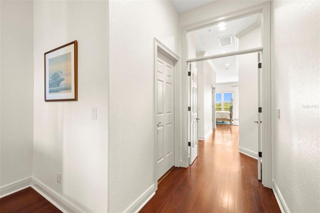 1076 PASEO DEL RIO NE, St Petersburg, FL 33702