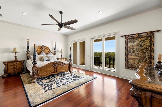 1076 PASEO DEL RIO NE, St Petersburg, FL 33702