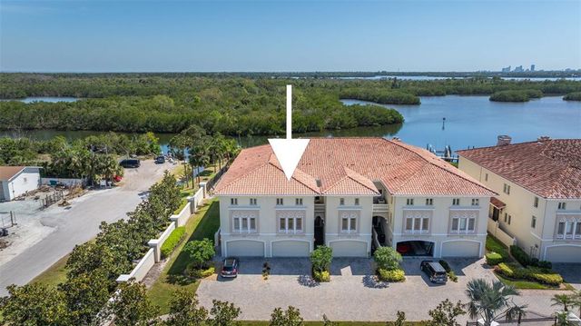 1076 PASEO DEL RIO NE, St Petersburg, FL 33702