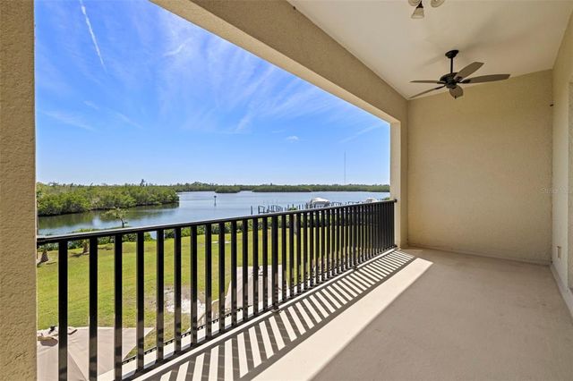 1076 PASEO DEL RIO NE, St Petersburg, FL 33702