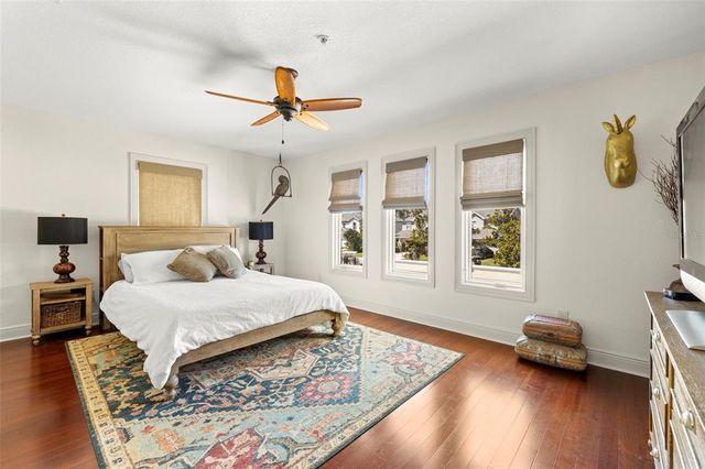 1076 PASEO DEL RIO NE, St Petersburg, FL 33702