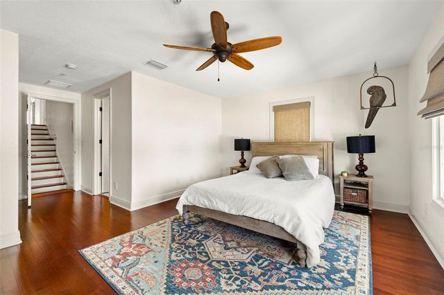 1076 PASEO DEL RIO NE, St Petersburg, FL 33702