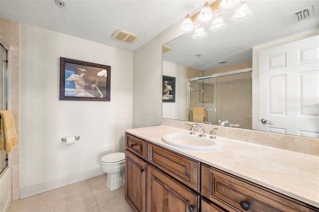 1076 PASEO DEL RIO NE, St Petersburg, FL 33702