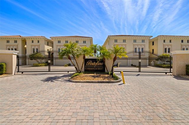 1076 PASEO DEL RIO NE, St Petersburg, FL 33702