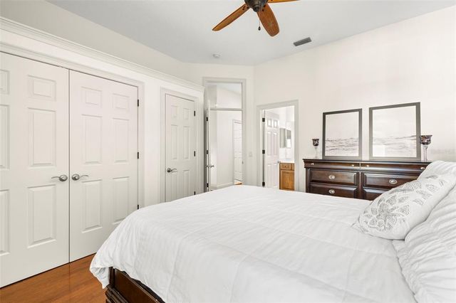 1076 PASEO DEL RIO NE, St Petersburg, FL 33702