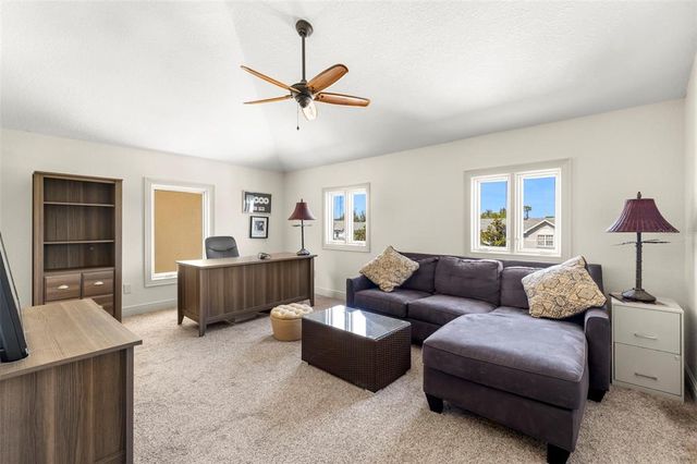 1076 PASEO DEL RIO NE, St Petersburg, FL 33702