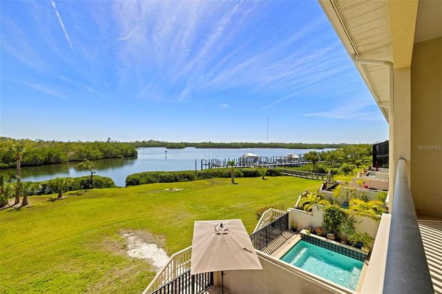 1076 PASEO DEL RIO NE, St Petersburg, FL 33702