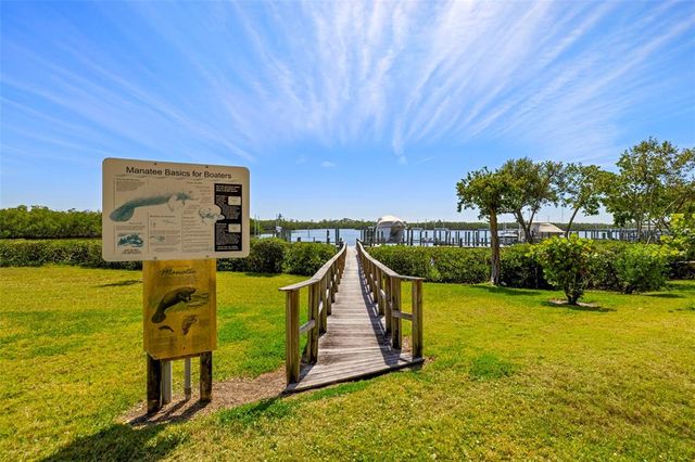 1076 PASEO DEL RIO NE, St Petersburg, FL 33702