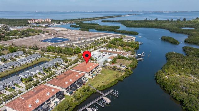 1076 PASEO DEL RIO NE, St Petersburg, FL 33702
