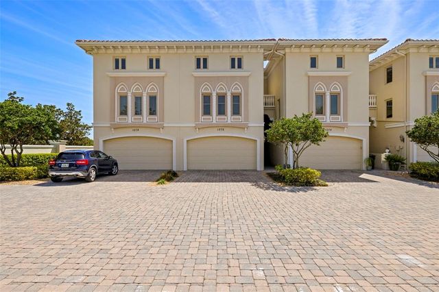 1076 PASEO DEL RIO NE, St Petersburg, FL 33702