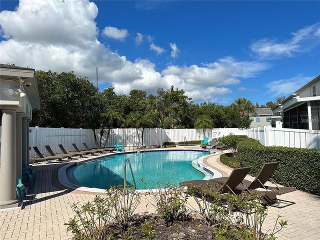 1076 PASEO DEL RIO NE, St Petersburg, FL 33702