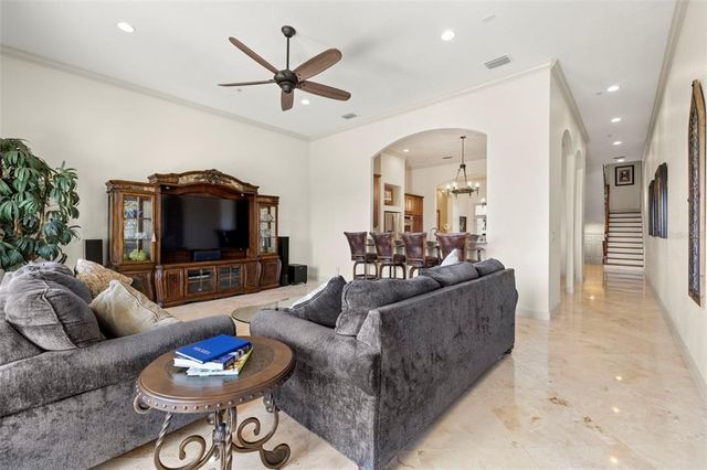 1076 PASEO DEL RIO NE, St Petersburg, FL 33702