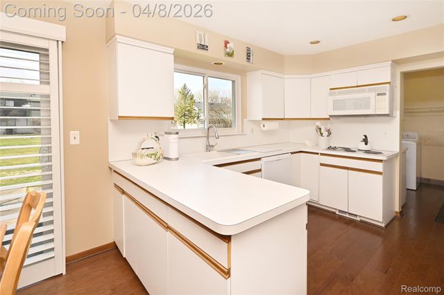 6132 Ledgeway Drive, West Bloomfield Charter Township, MI 48322