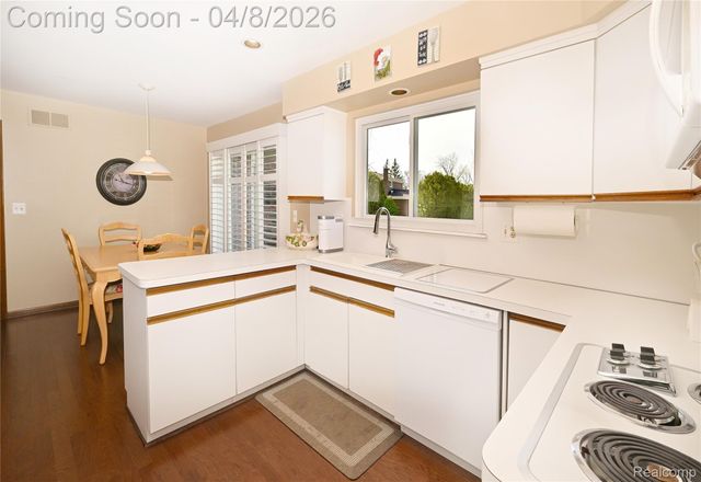 6132 Ledgeway Drive, West Bloomfield Charter Township, MI 48322