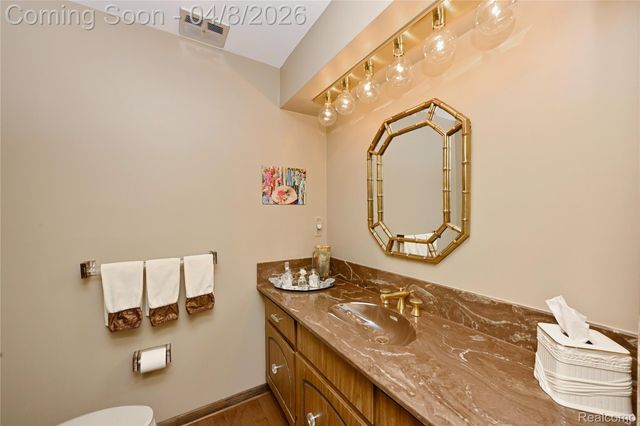 6132 Ledgeway Drive, West Bloomfield Charter Township, MI 48322