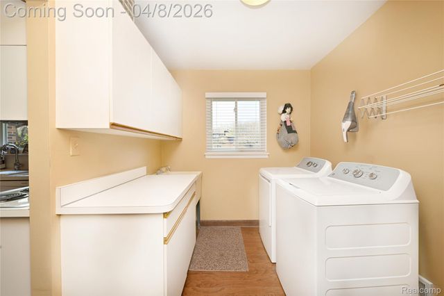 6132 Ledgeway Drive, West Bloomfield Charter Township, MI 48322