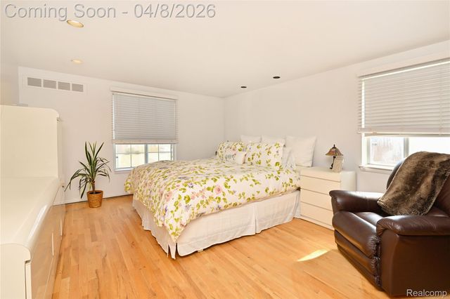 6132 Ledgeway Drive, West Bloomfield Charter Township, MI 48322