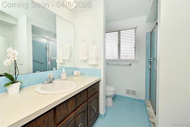 6132 Ledgeway Drive, West Bloomfield Charter Township, MI 48322