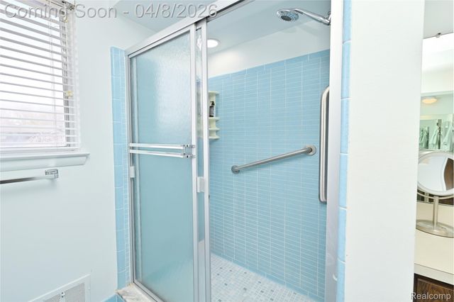 6132 Ledgeway Drive, West Bloomfield Charter Township, MI 48322