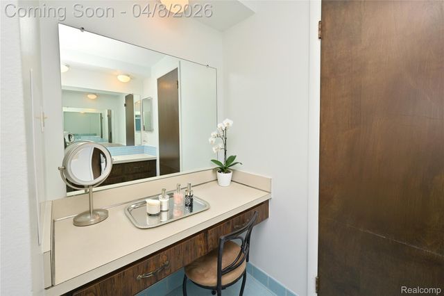 6132 Ledgeway Drive, West Bloomfield Charter Township, MI 48322