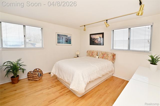 6132 Ledgeway Drive, West Bloomfield Charter Township, MI 48322