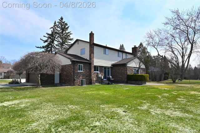 6132 Ledgeway Drive, West Bloomfield Charter Township, MI 48322