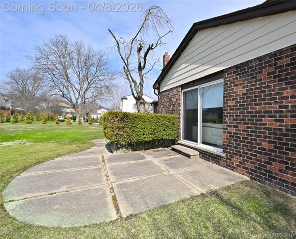 6132 Ledgeway Drive, West Bloomfield Charter Township, MI 48322